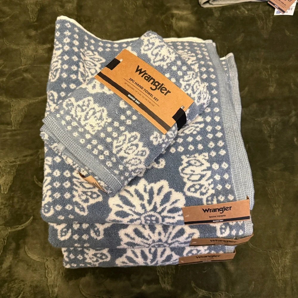Wrangler Towel Set Unisex OS Blue NWT 5-Piece Bandana Floral Quick Dry Bath Hand